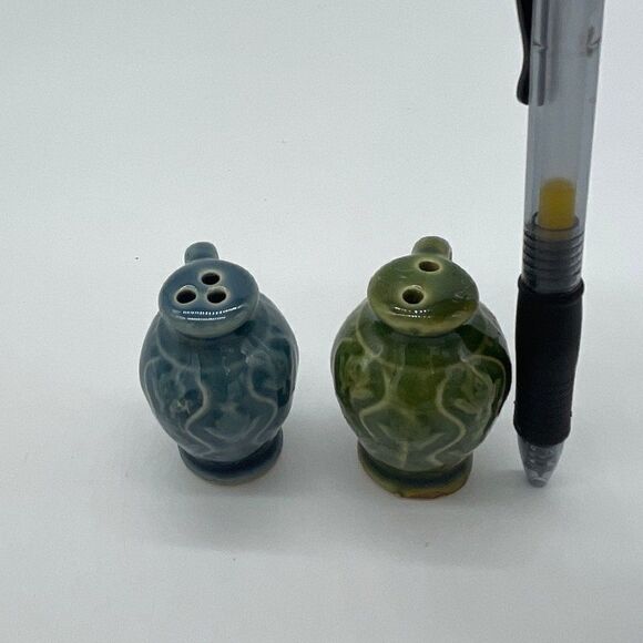 Mini Salt & Pepper Shaker Ceramic Hand Painted - Picture 2 of 9
